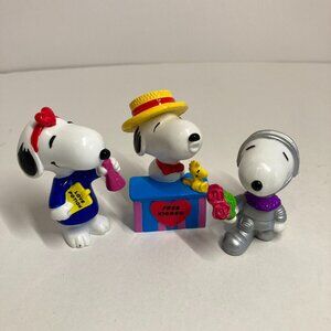 Vintage Peanuts Snoopy Valentines Love Kiss Collectible Figures PVC Lot of 3